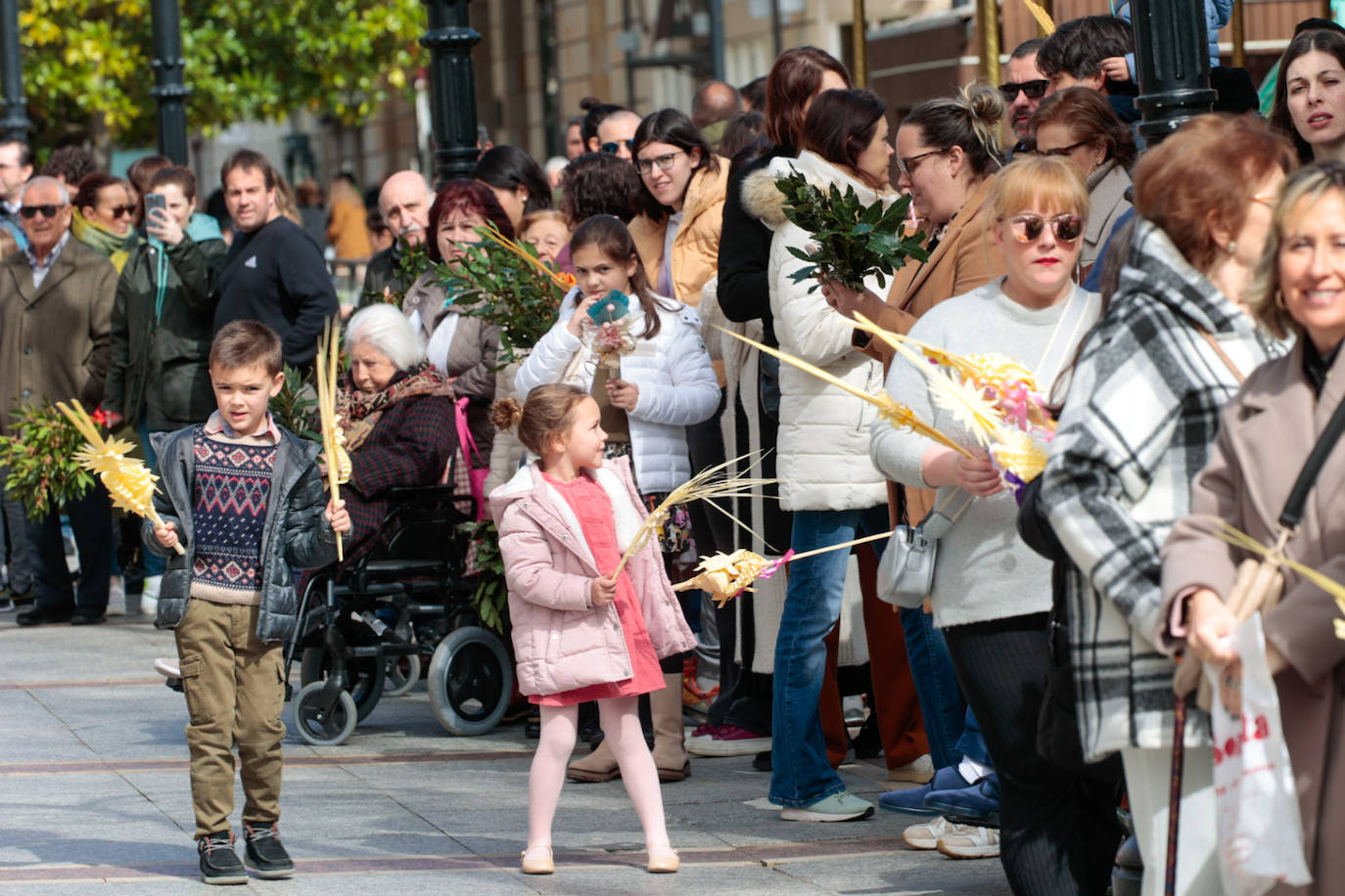 Asturias abre la Semana Santa con un multitudinario Domingo de Ramos