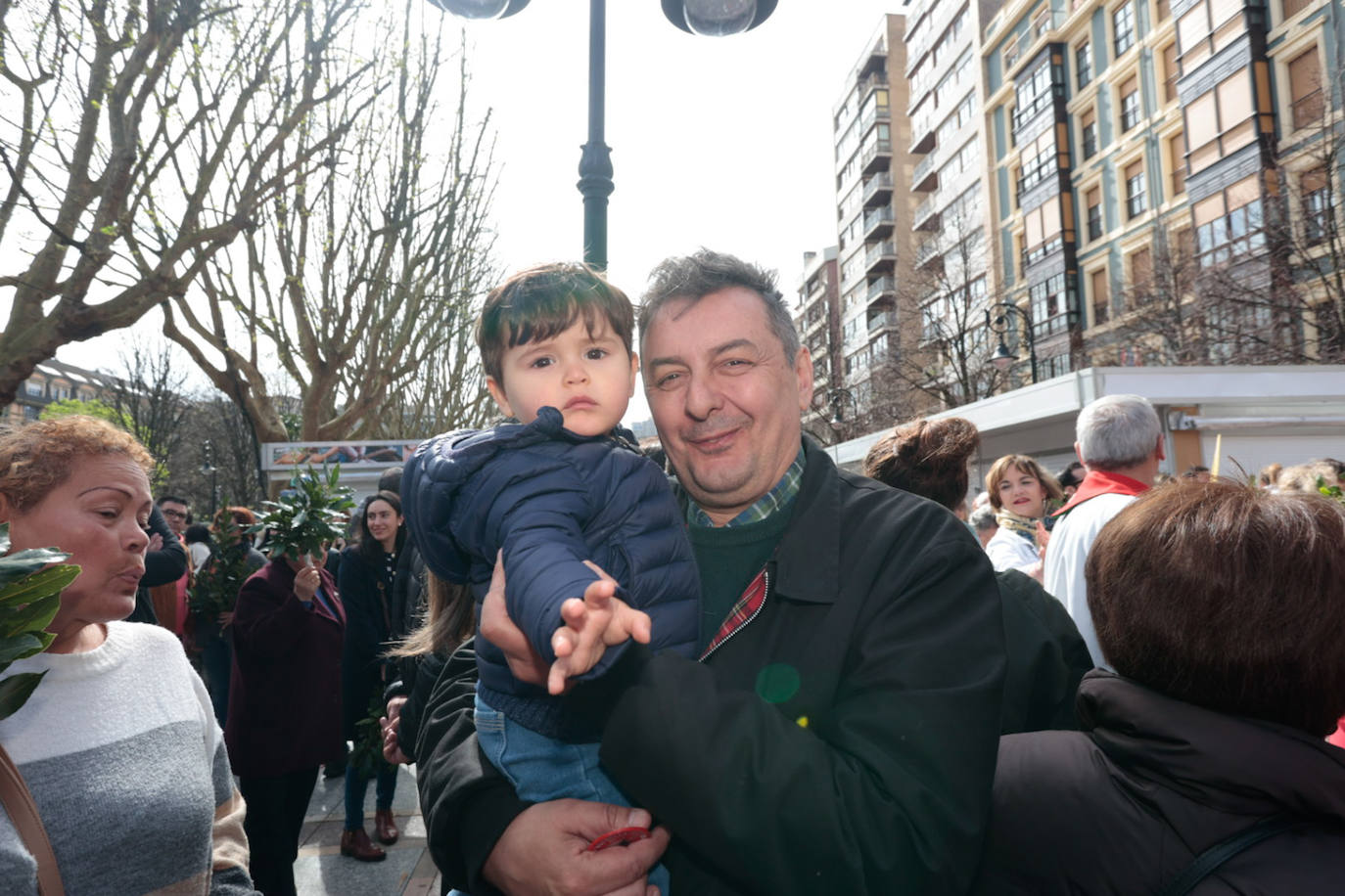 Asturias abre la Semana Santa con un multitudinario Domingo de Ramos