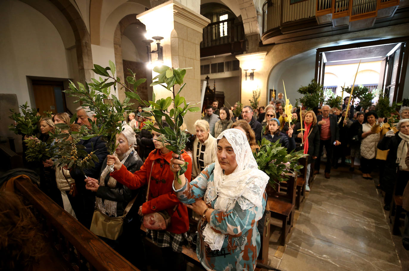 Asturias abre la Semana Santa con un multitudinario Domingo de Ramos
