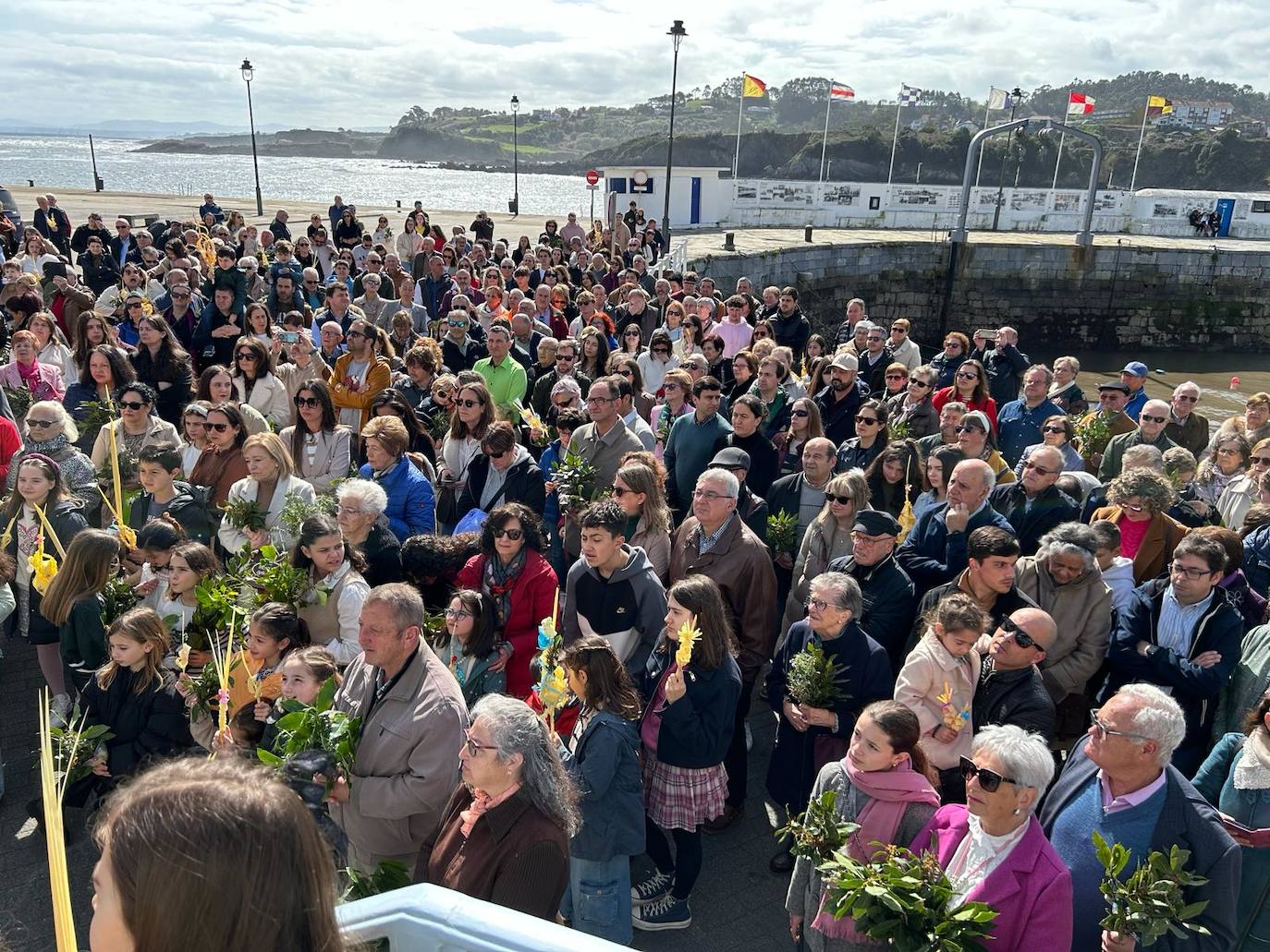 Asturias abre la Semana Santa con un multitudinario Domingo de Ramos