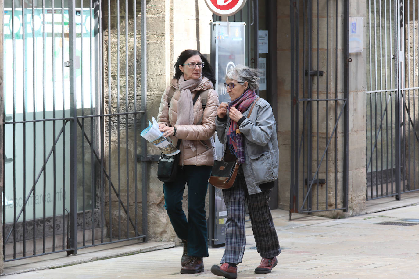 Los turistas disfrutan de Asturias pese al cambio en el tiempo para Semana Santa