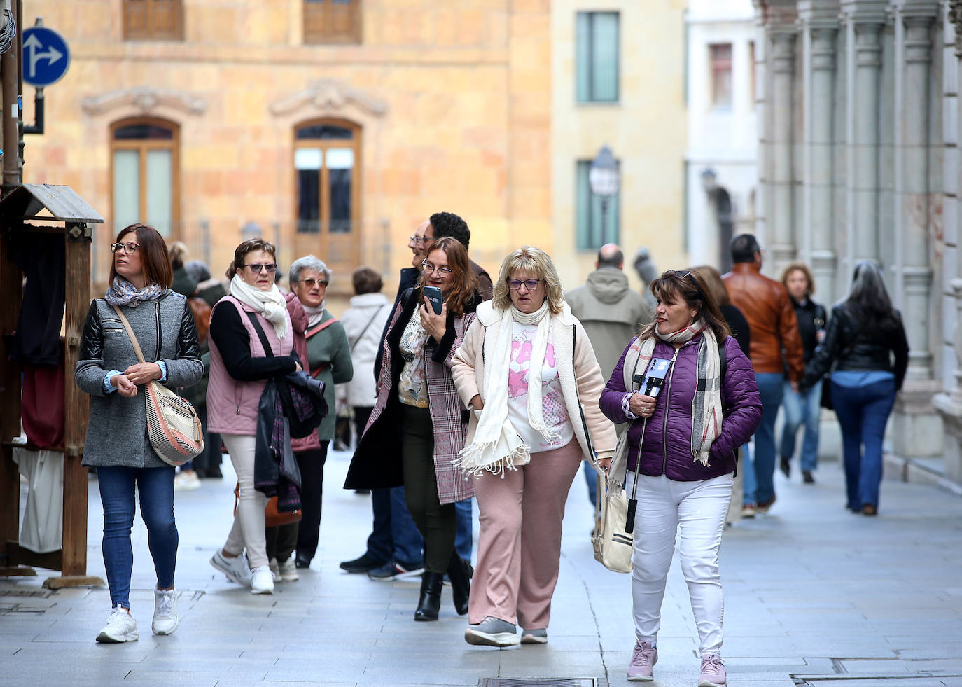 Los turistas disfrutan de Asturias pese al cambio en el tiempo para Semana Santa
