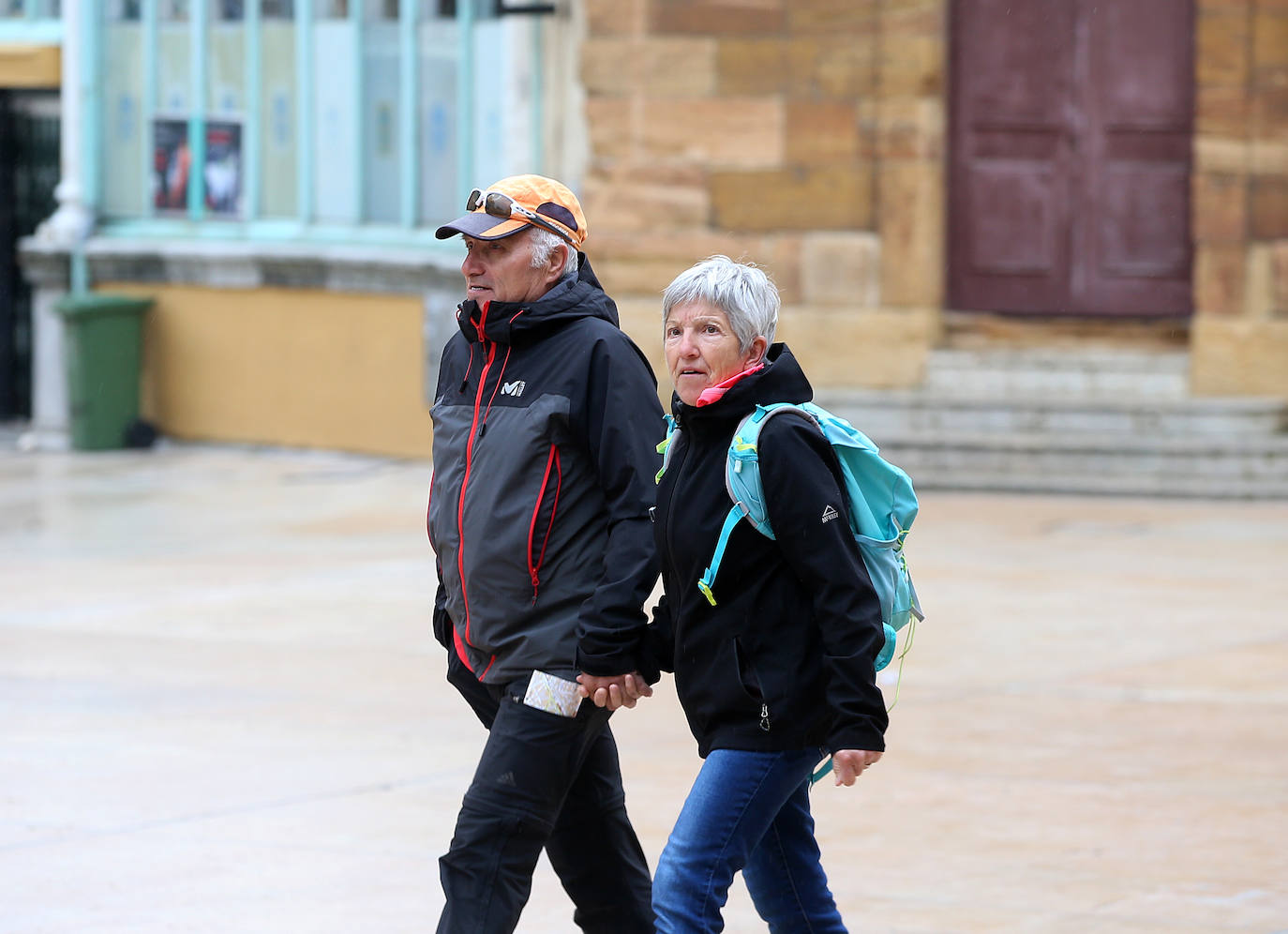 Los turistas disfrutan de Asturias pese al cambio en el tiempo para Semana Santa