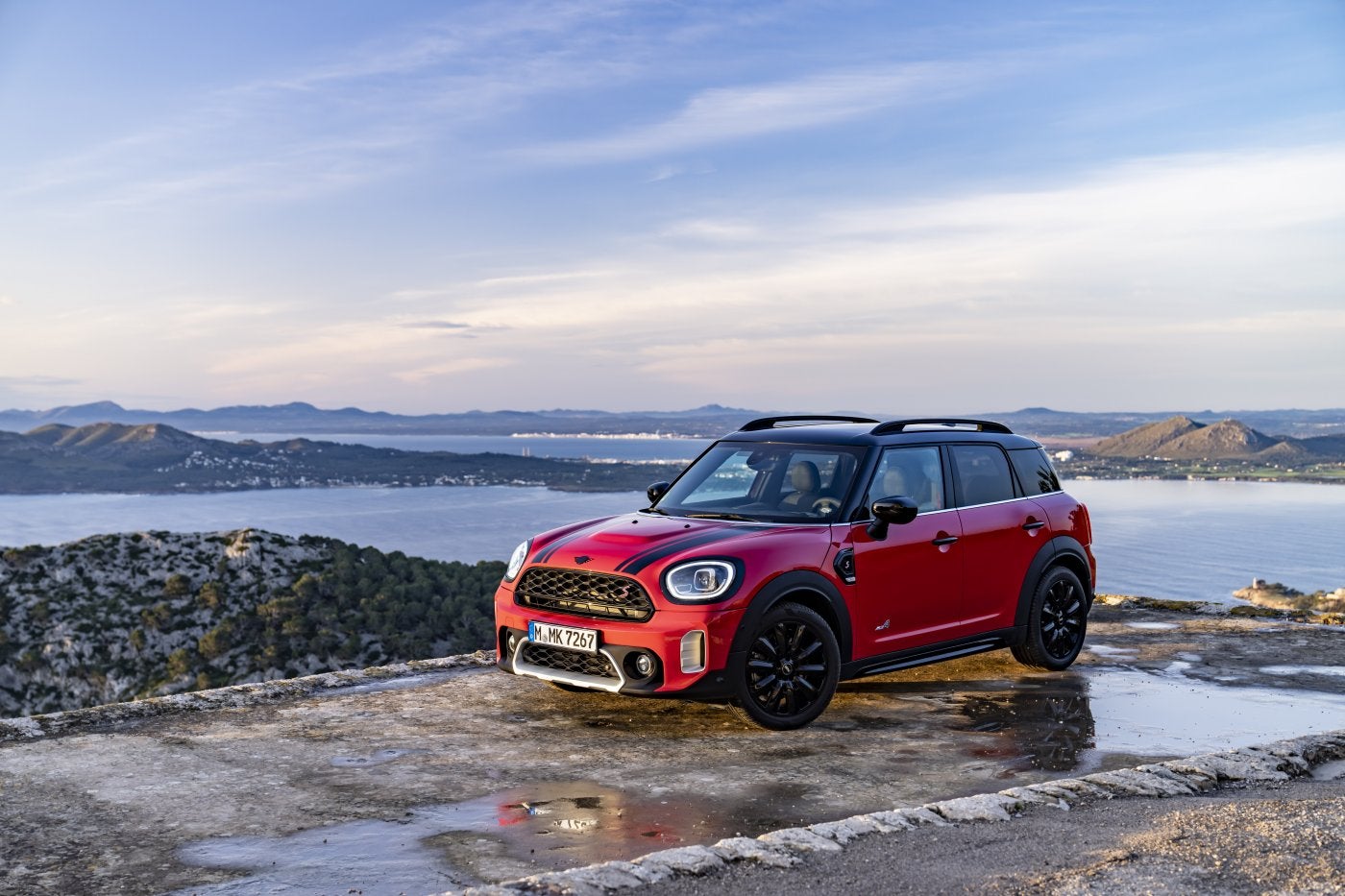 El nuevo MINI Countryman monta en su interior una pantalla OLED con un diámetro de 24 centímetros.