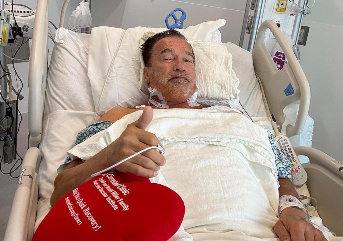 Arnold Schwarzenegger quiso tranquilizar a sus fans desde el hospital.