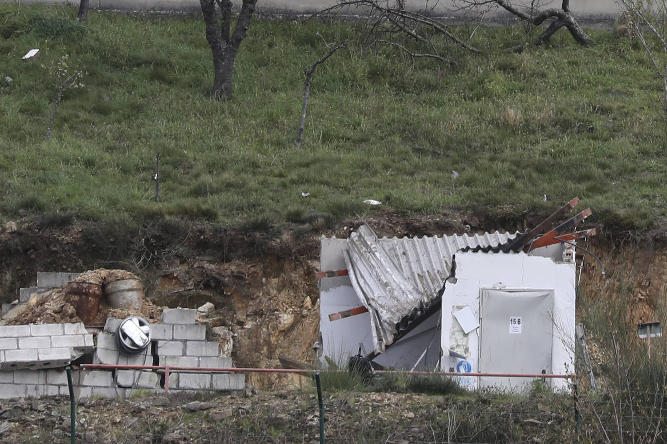 Una explosión en una empresa pirotécnica en Cangas del Narcea deja un trabajador muerto