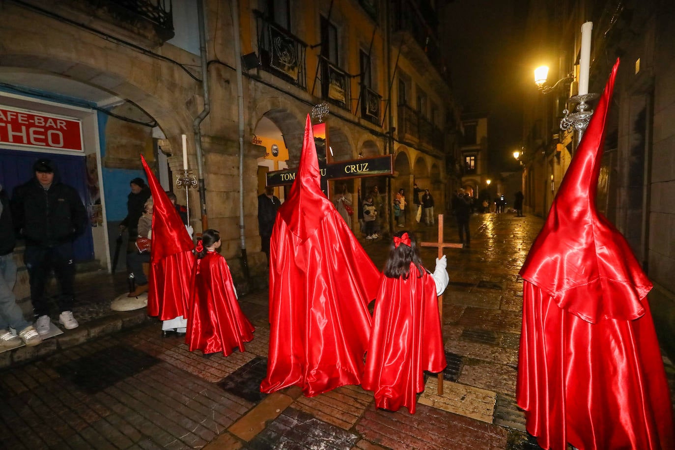 Procesión de San Pedro Apóstol y de Cristo Azotado en Avilés