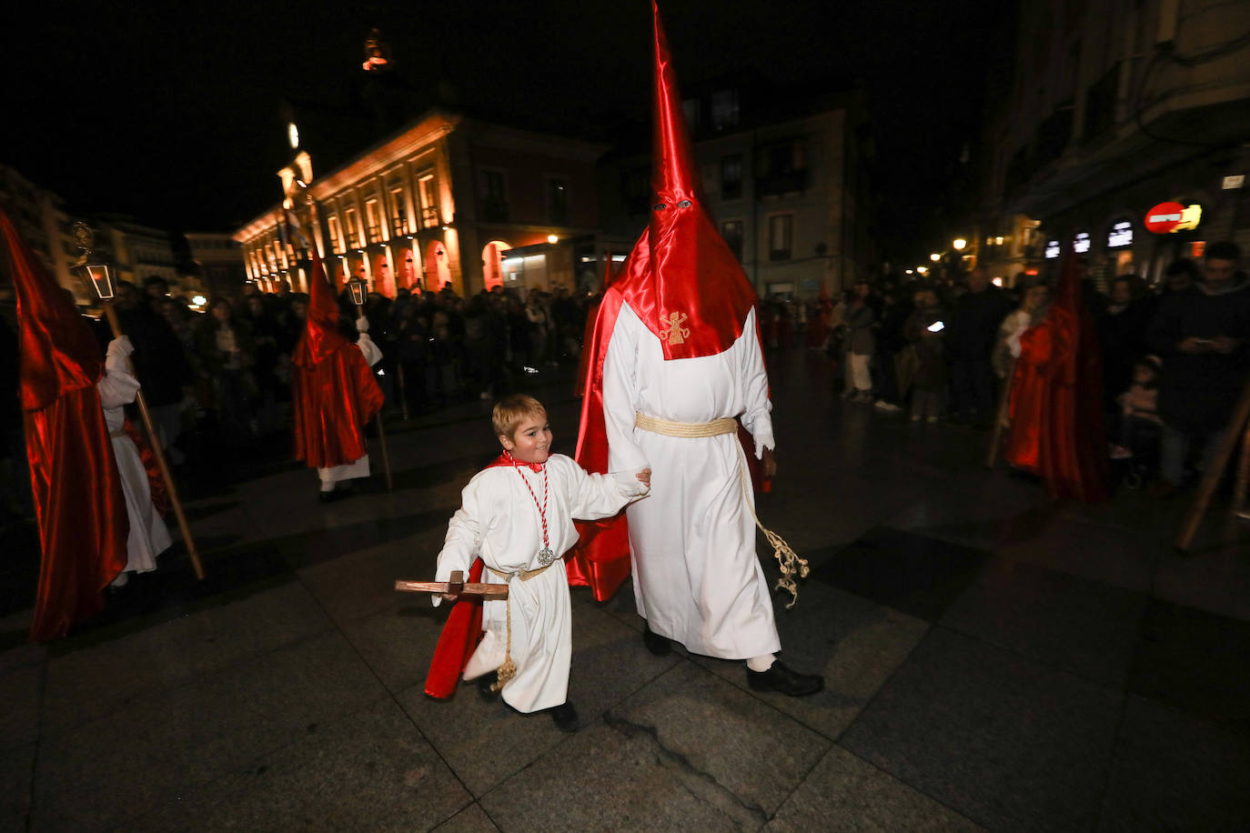 Procesión de San Pedro Apóstol y de Cristo Azotado en Avilés