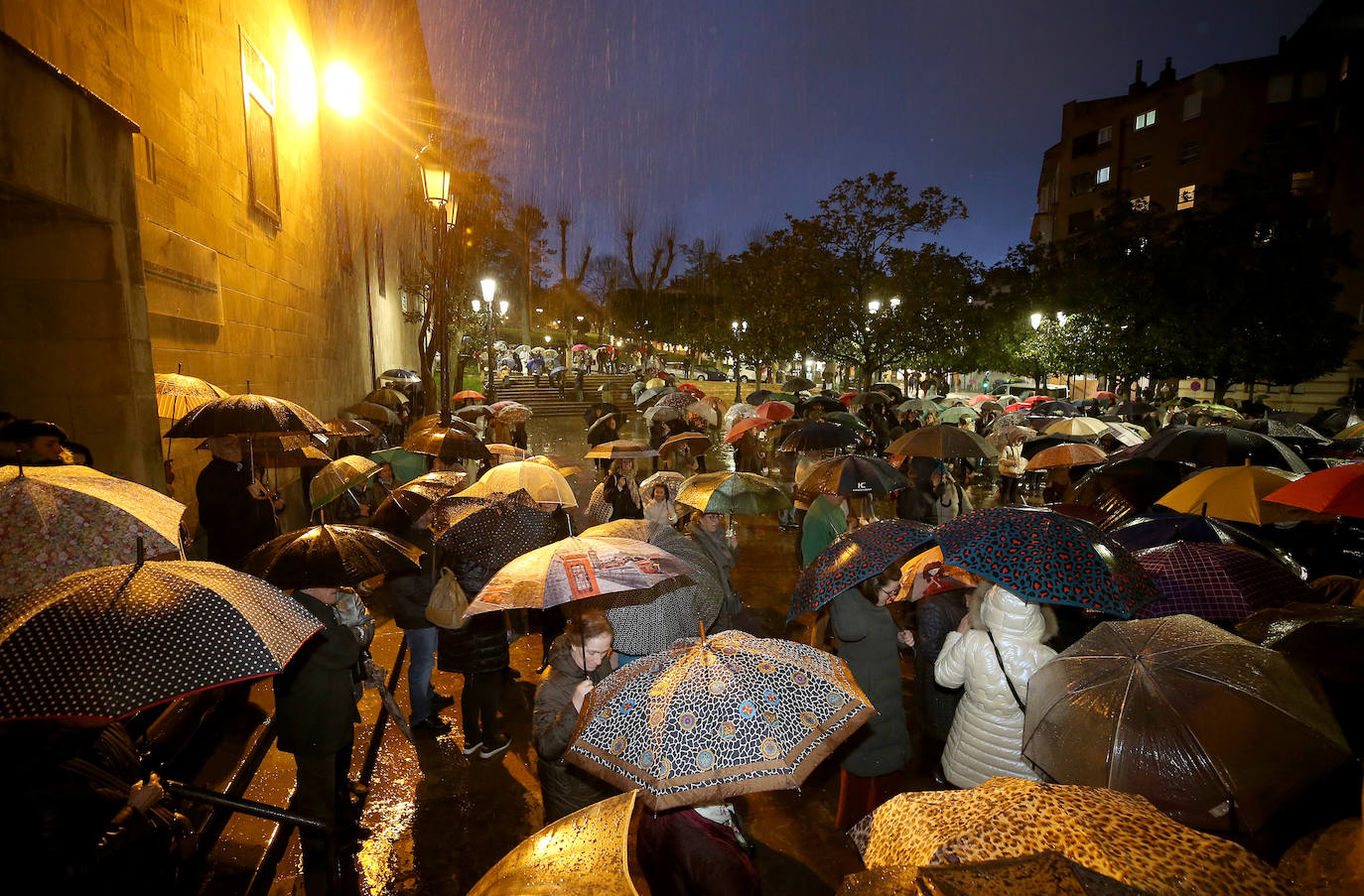 La procesión de El Nazareno de Oviedo no pudo salir por la lluvia