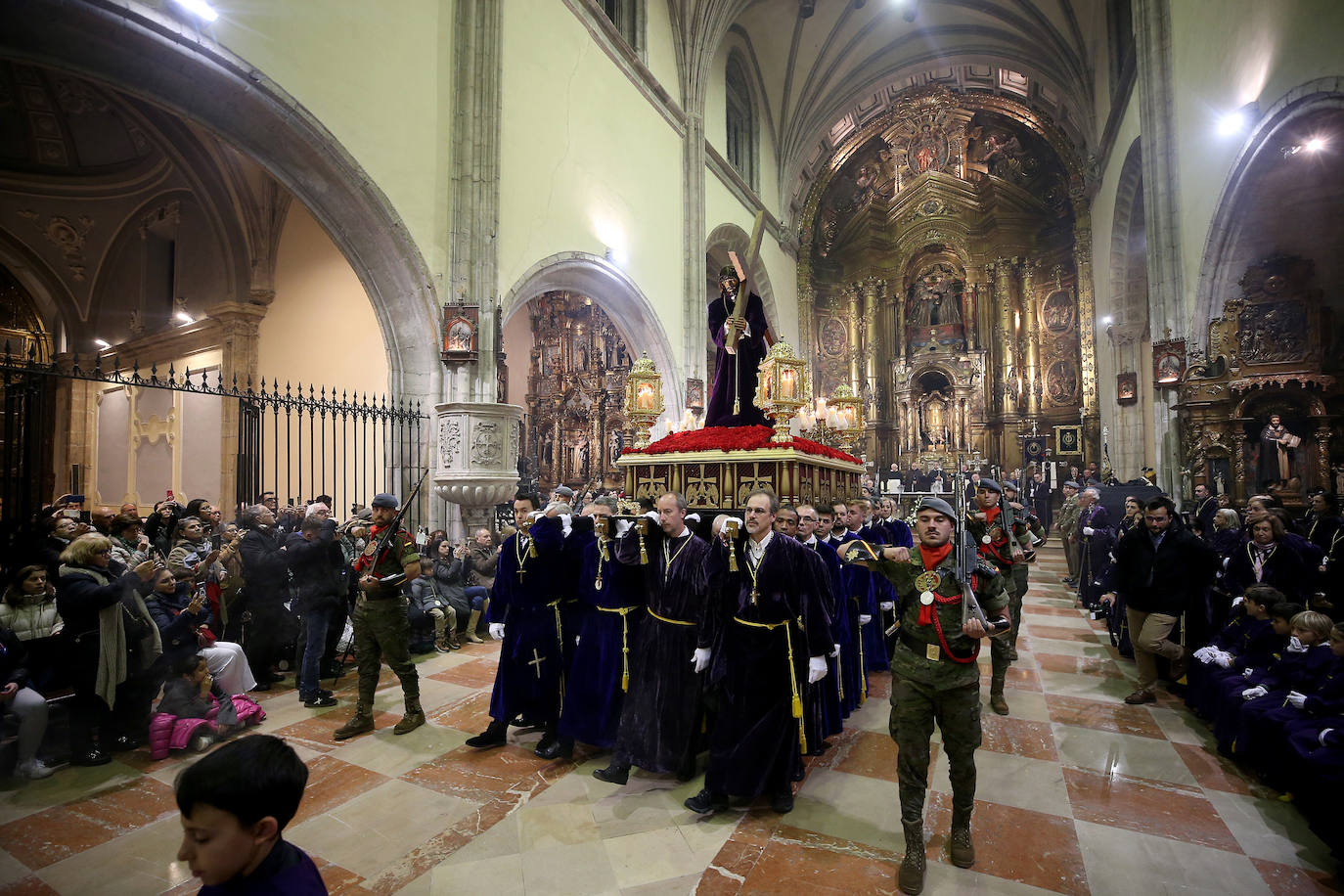 La procesión de El Nazareno de Oviedo no pudo salir por la lluvia