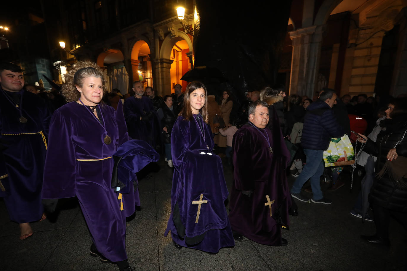 La lluvia impide salir a las cofradías del Santo Encuentro de Avilés
