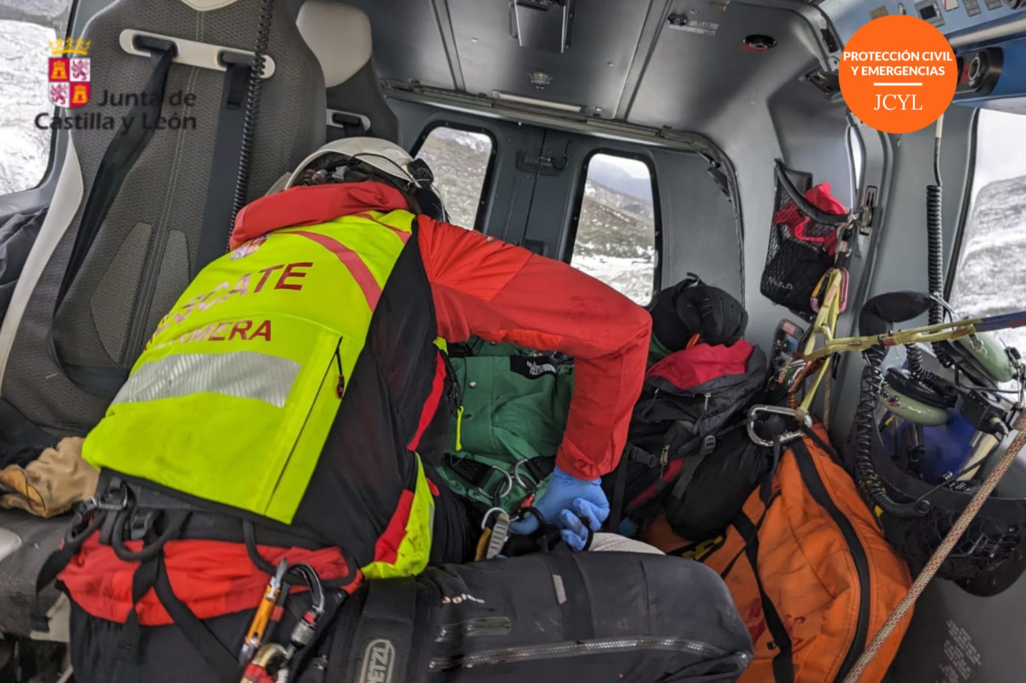 Rescate del joven en la ruta de Las Tres Marías.