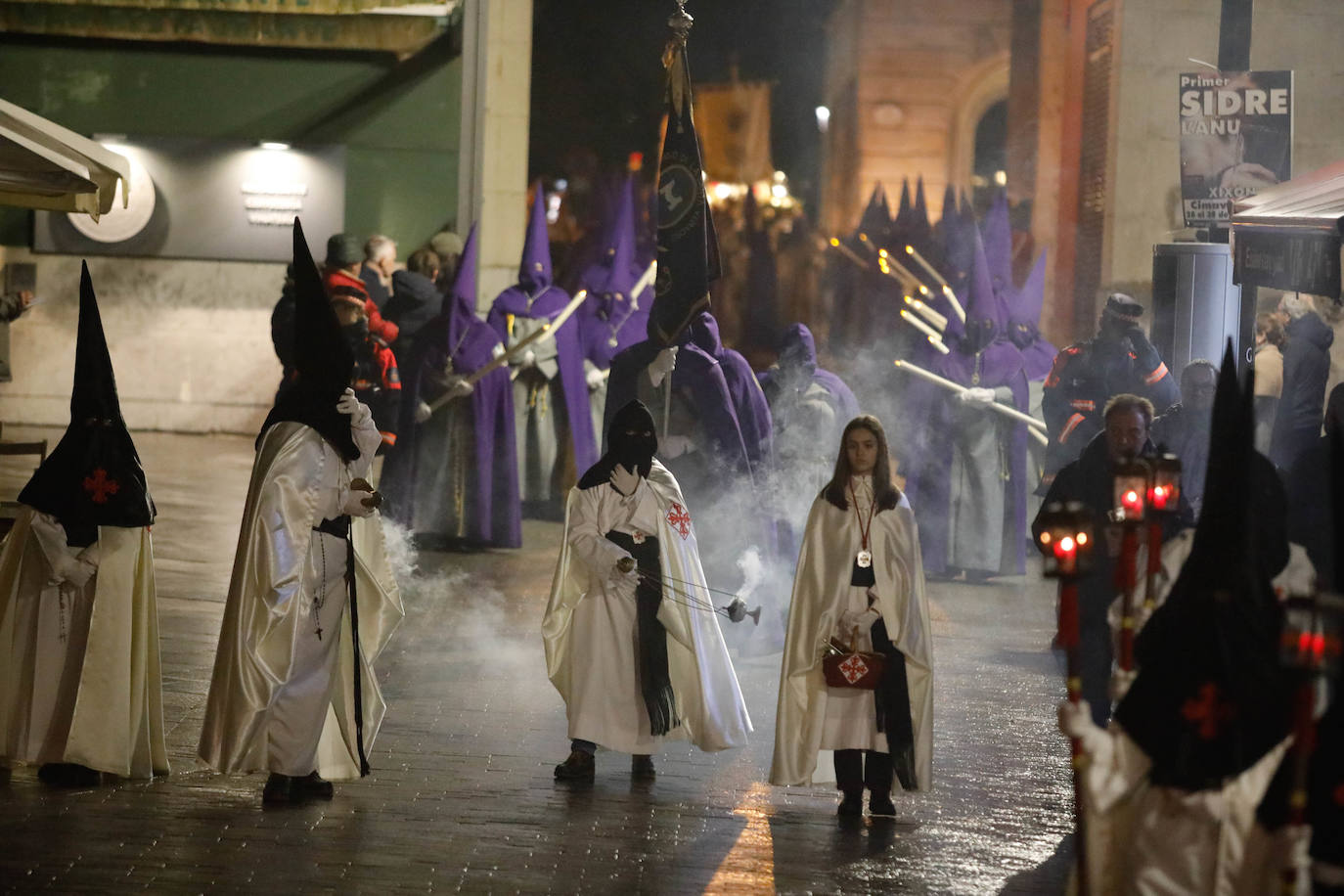 La procesión del Silencio de Gijón evita la lluvia