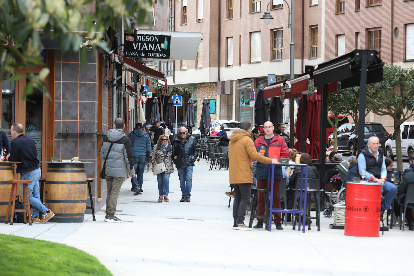 Asturias se echa a las calles pese al mal tiempo