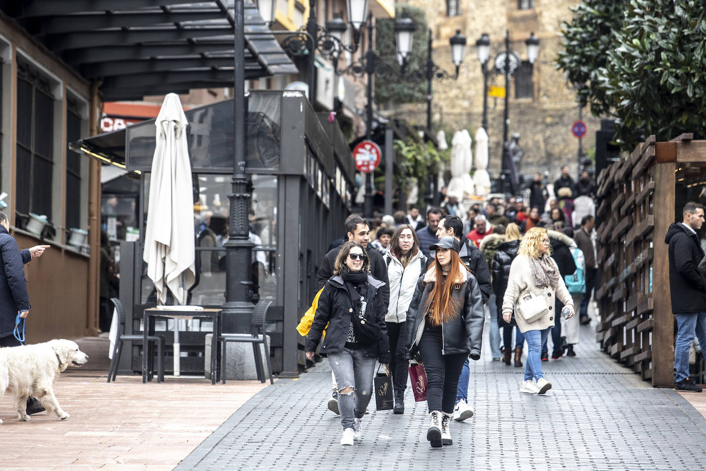 Asturias se echa a las calles pese al mal tiempo