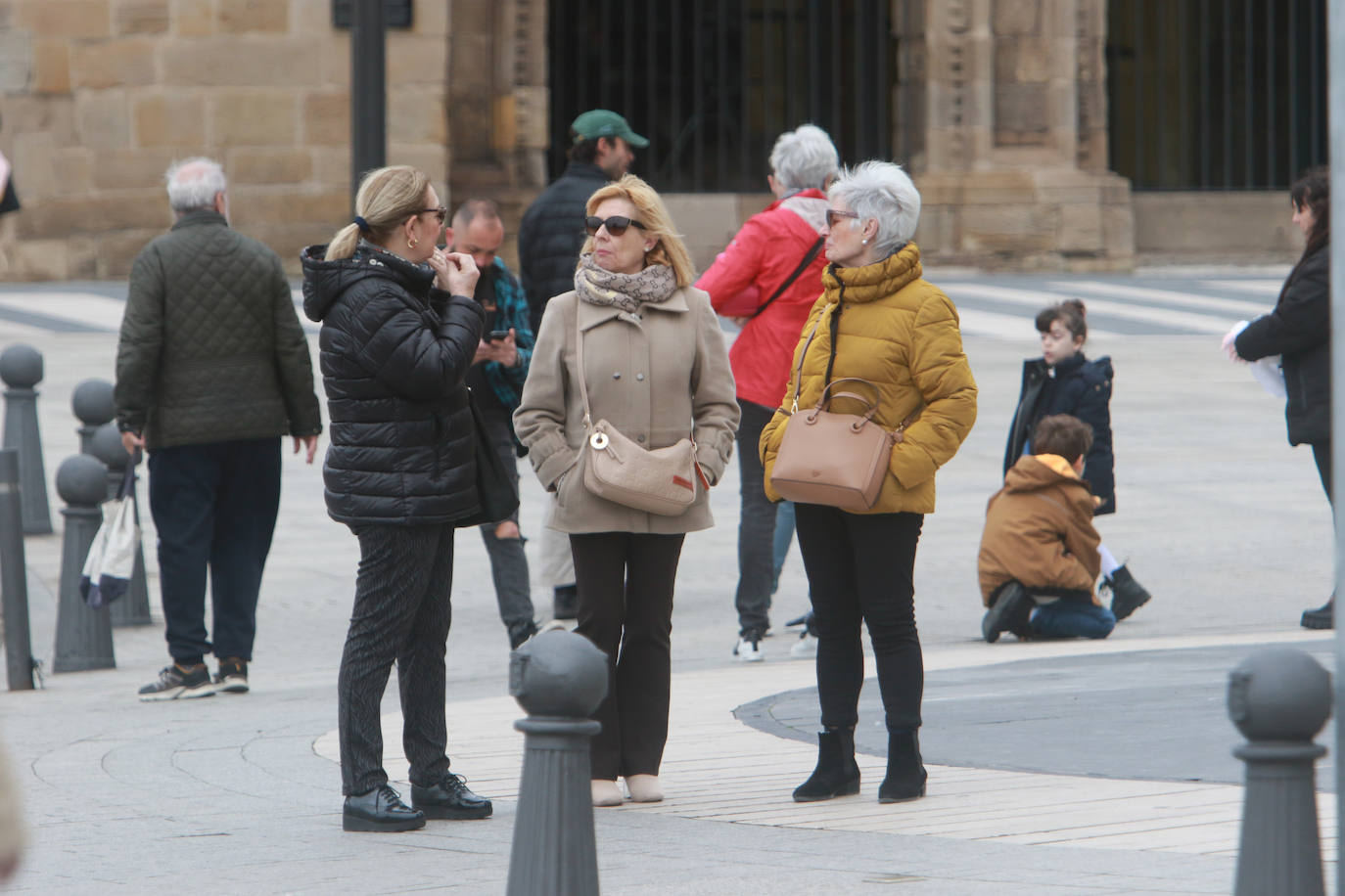 Asturias se echa a las calles pese al mal tiempo