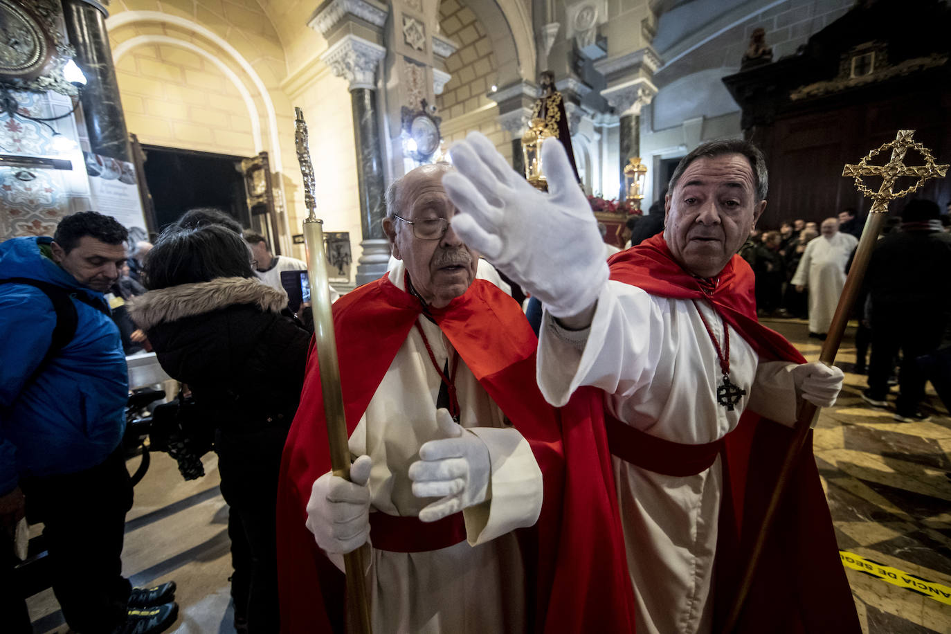Jesús Cautivo procesiona dentro de la basílica de San Juan