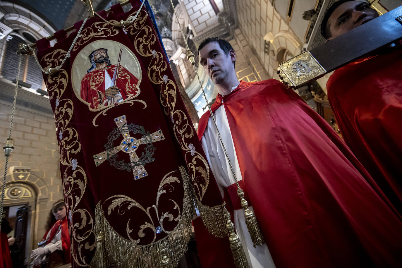 Jesús Cautivo procesiona dentro de la basílica de San Juan
