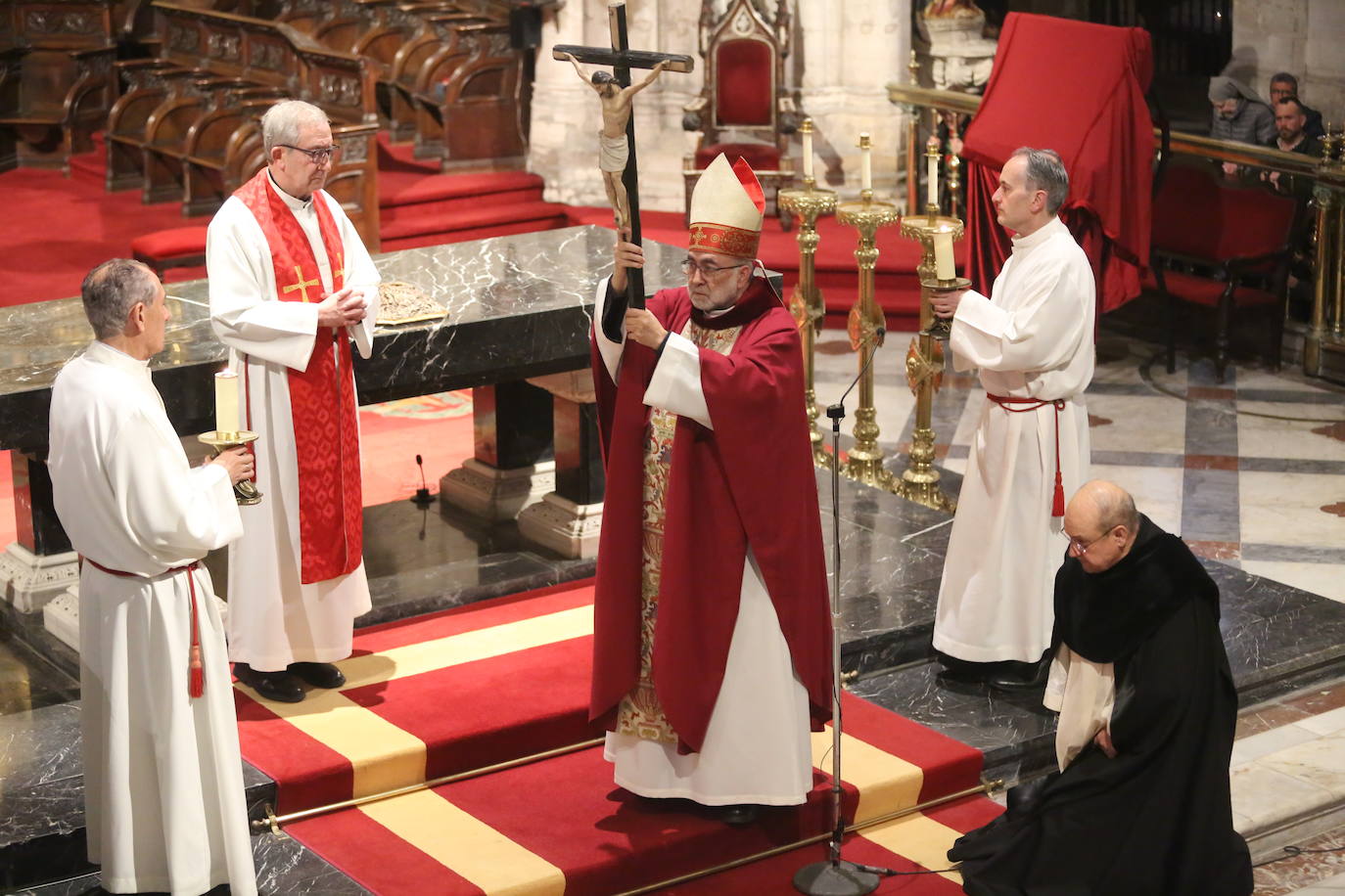 El Santo Sudario se exhibe en la Catedral