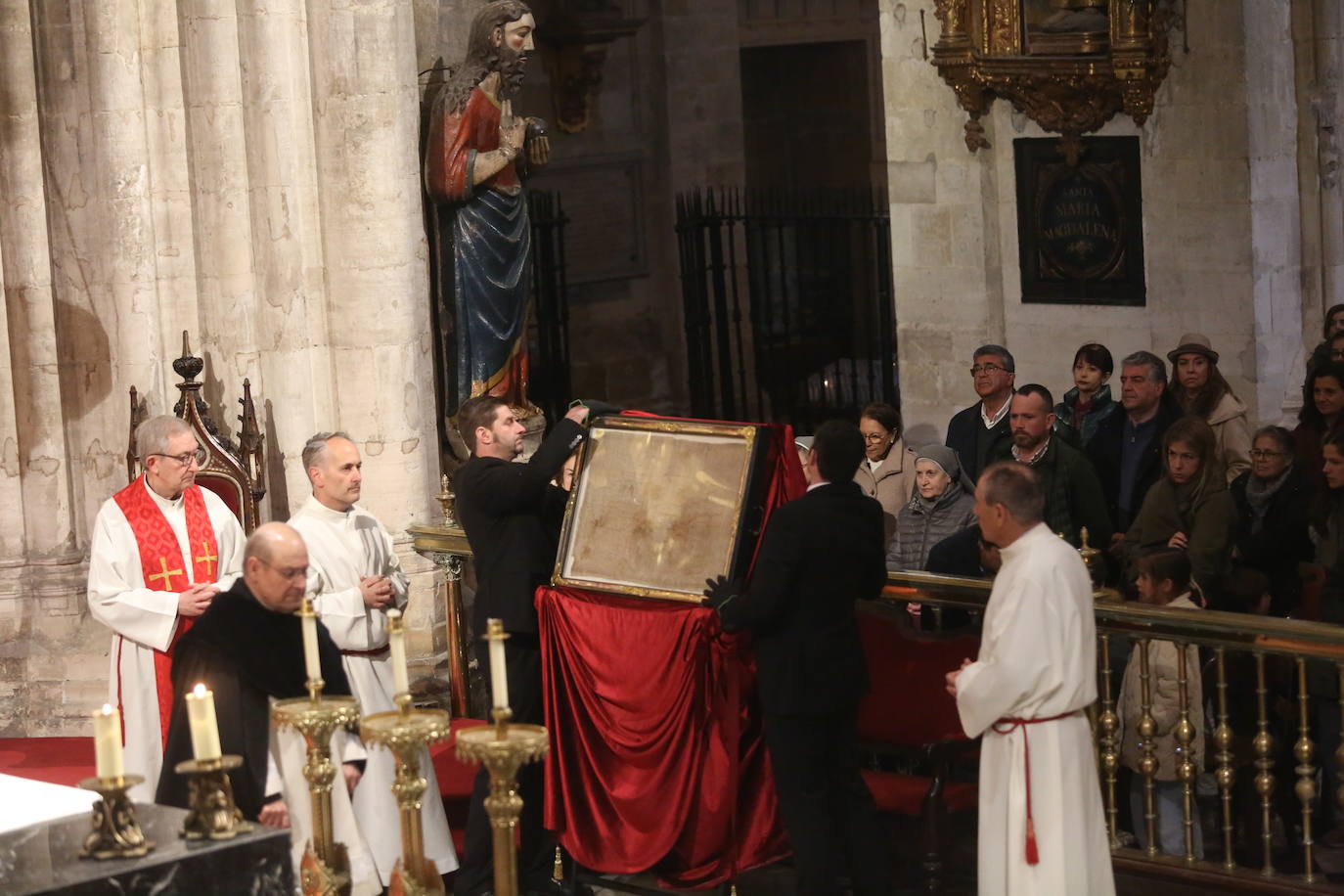 El Santo Sudario se exhibe en la Catedral