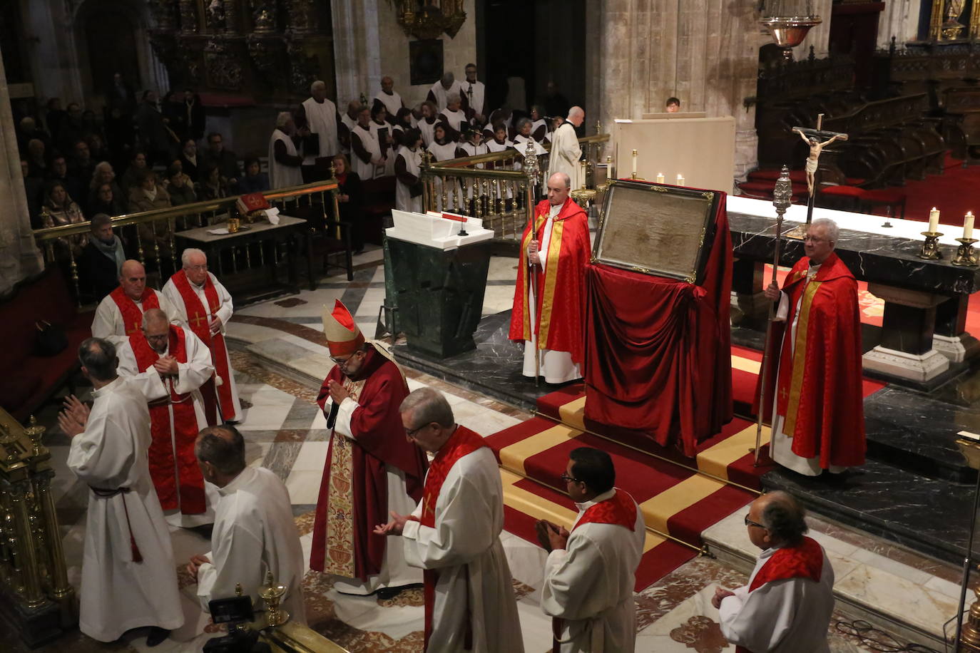 El Santo Sudario se exhibe en la Catedral