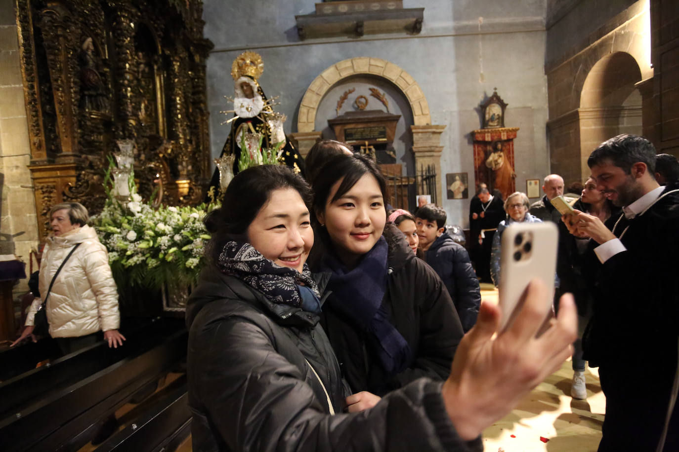 Así fue el acto de Viernes Santo en la iglesia de San Isidoro de Oviedo