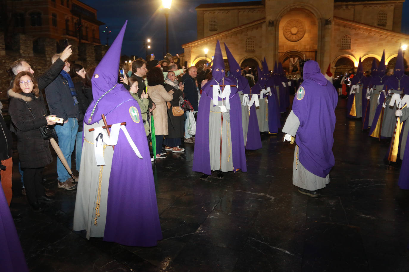 El Santo Entierro recorre las calles de Gijón