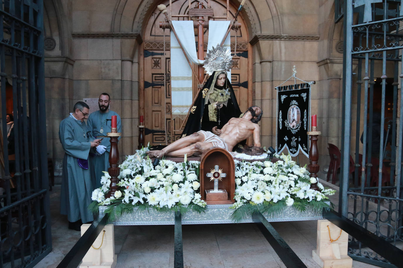 El Santo Entierro recorre las calles de Gijón