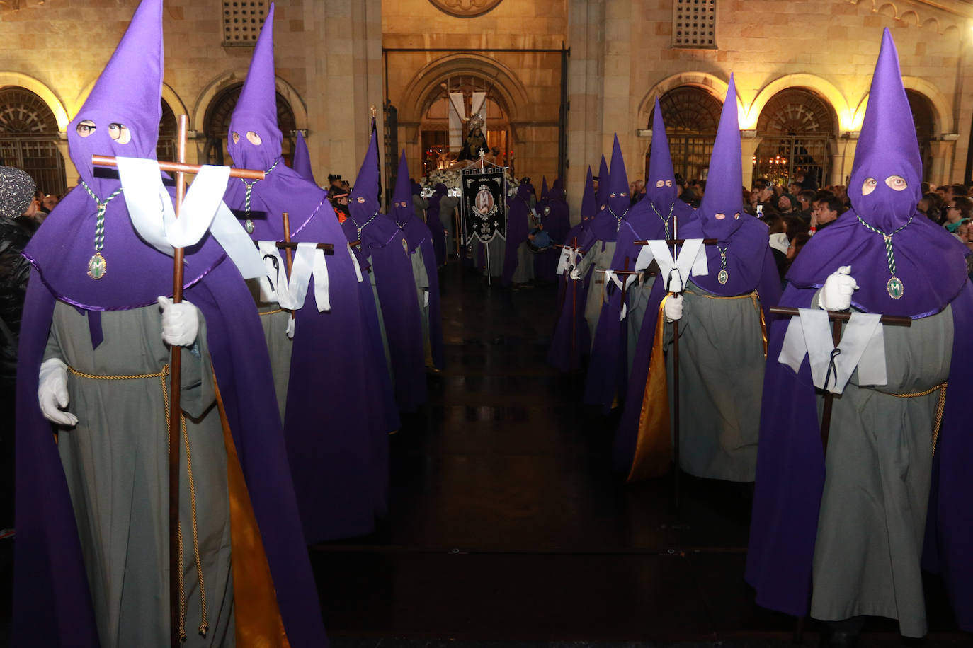 El Santo Entierro recorre las calles de Gijón