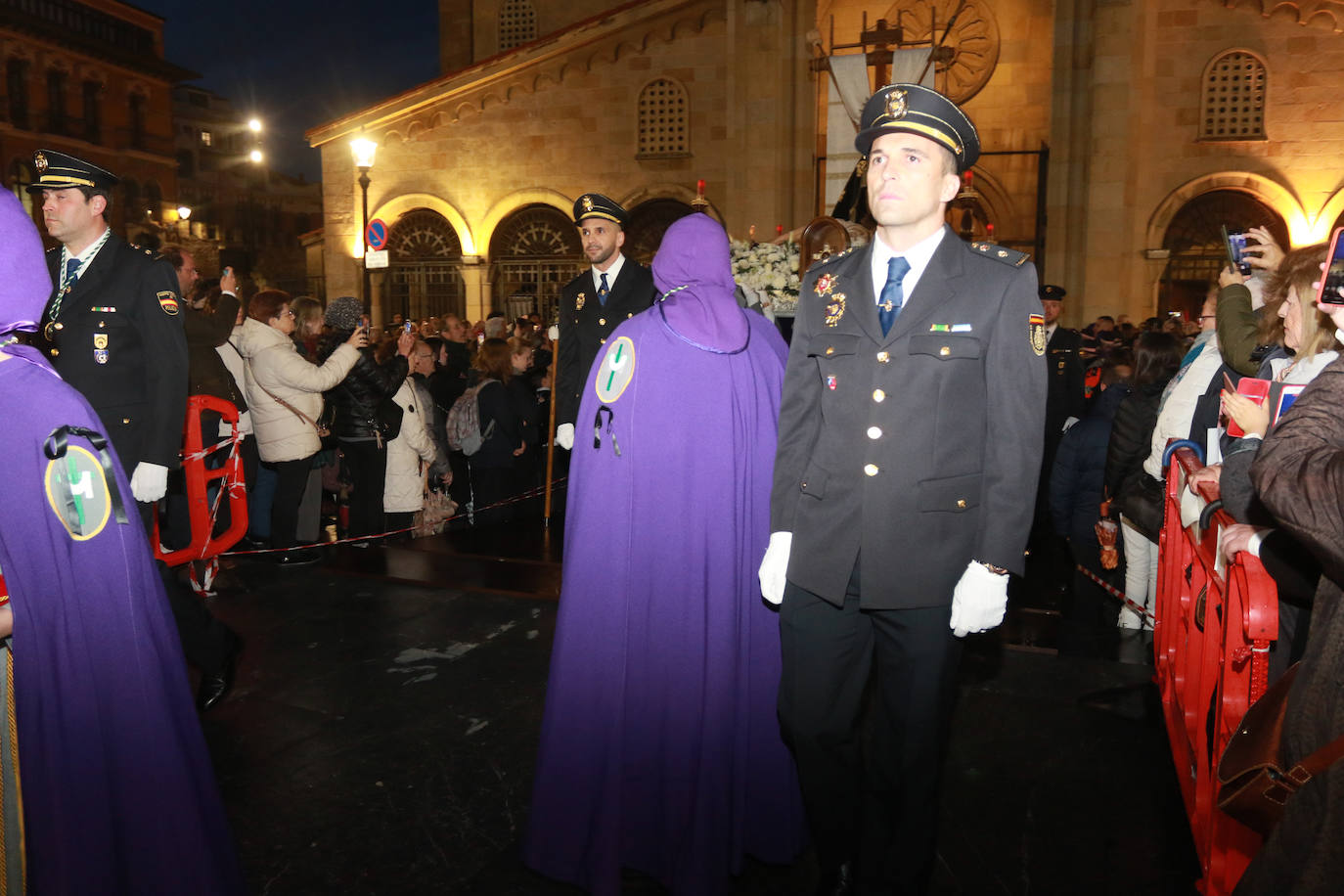 El Santo Entierro recorre las calles de Gijón