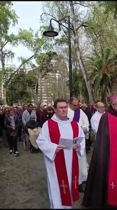 Más de 300 personas en el Vía Crucis de Isabel La Católica