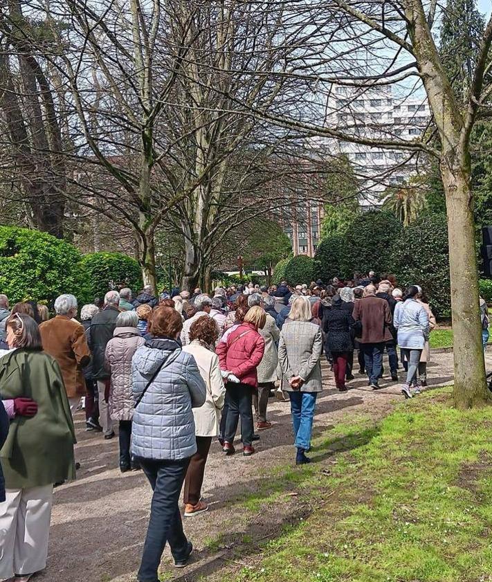 Imagen secundaria 2 - Sanz Montes preside el Vía Crucis en el parque de Isabel La Católica