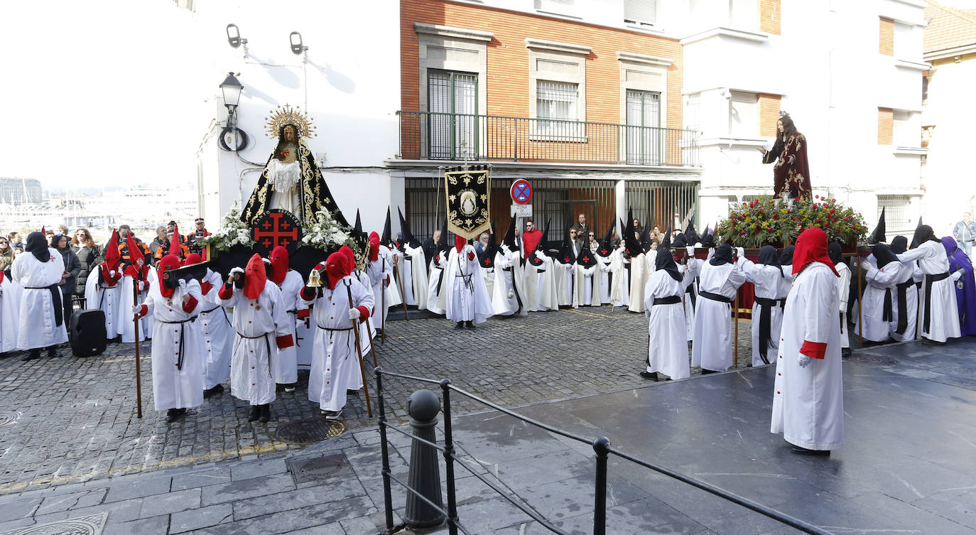 Cimavilla llena sus calles para acompañar a la Soledad