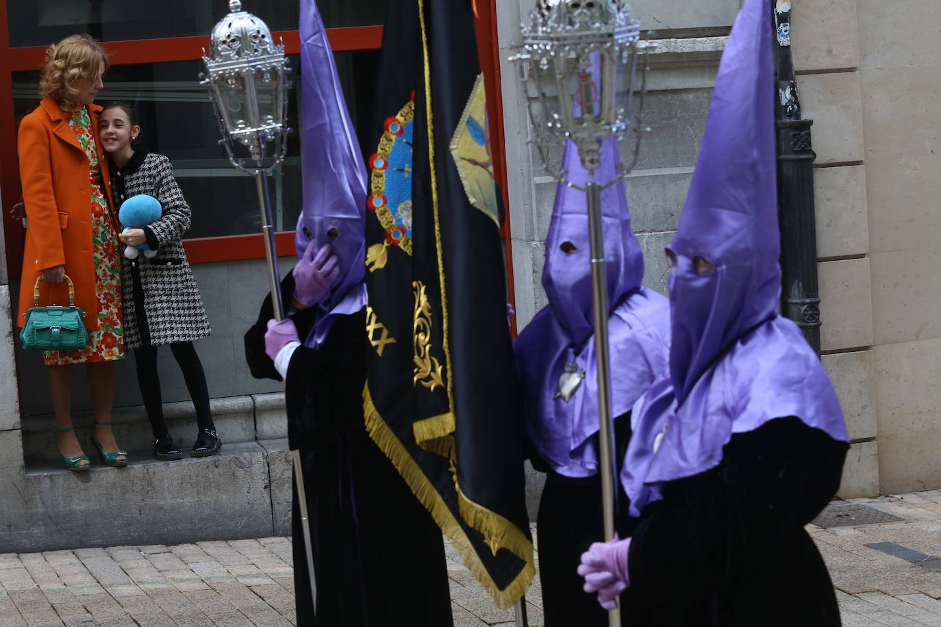 La Soledad procesiona por Oviedo