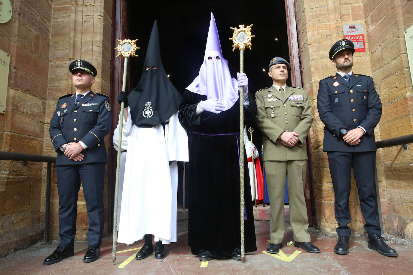 La Soledad procesiona por Oviedo