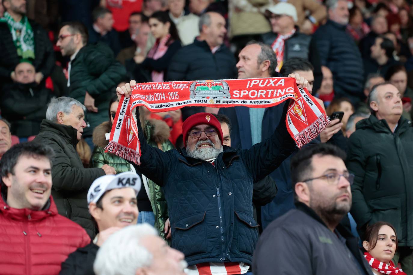 ¿Estuviste en el Sporting - Racing? ¡Búscate en las fotos!