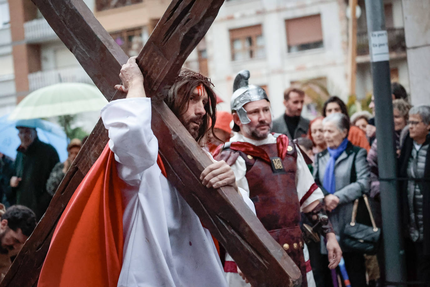 Emotivo Vía Crucis en Infiesto