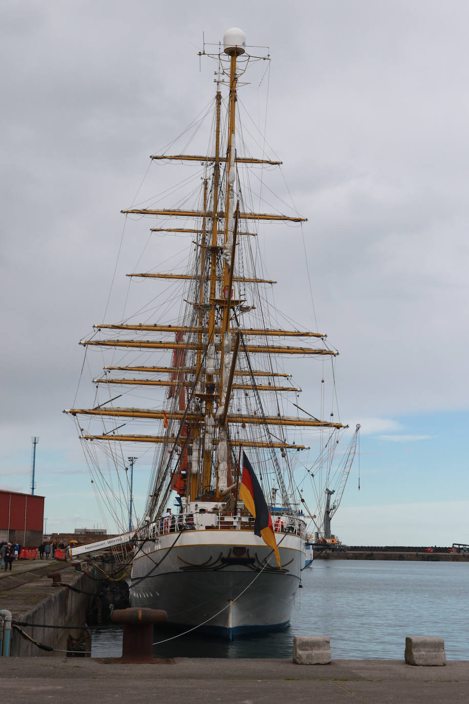 El &#039;Gorch Fock&#039; recibe a los visitantes