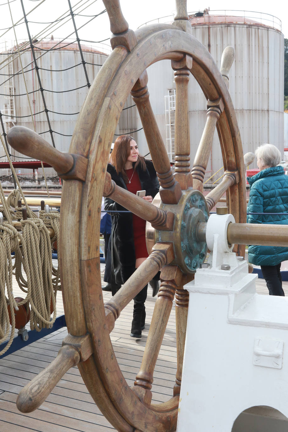 El &#039;Gorch Fock&#039; recibe a los visitantes