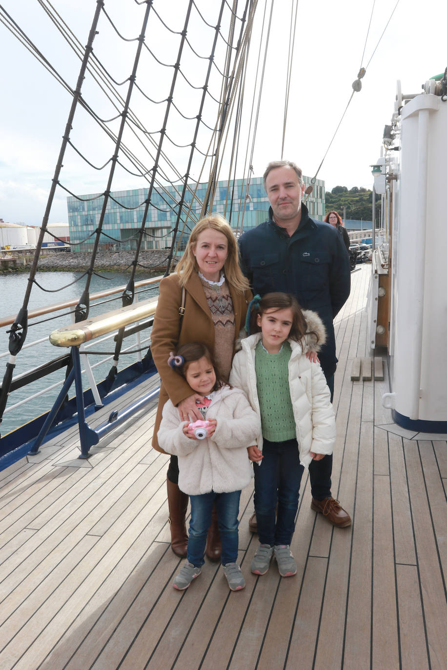 El &#039;Gorch Fock&#039; recibe a los visitantes