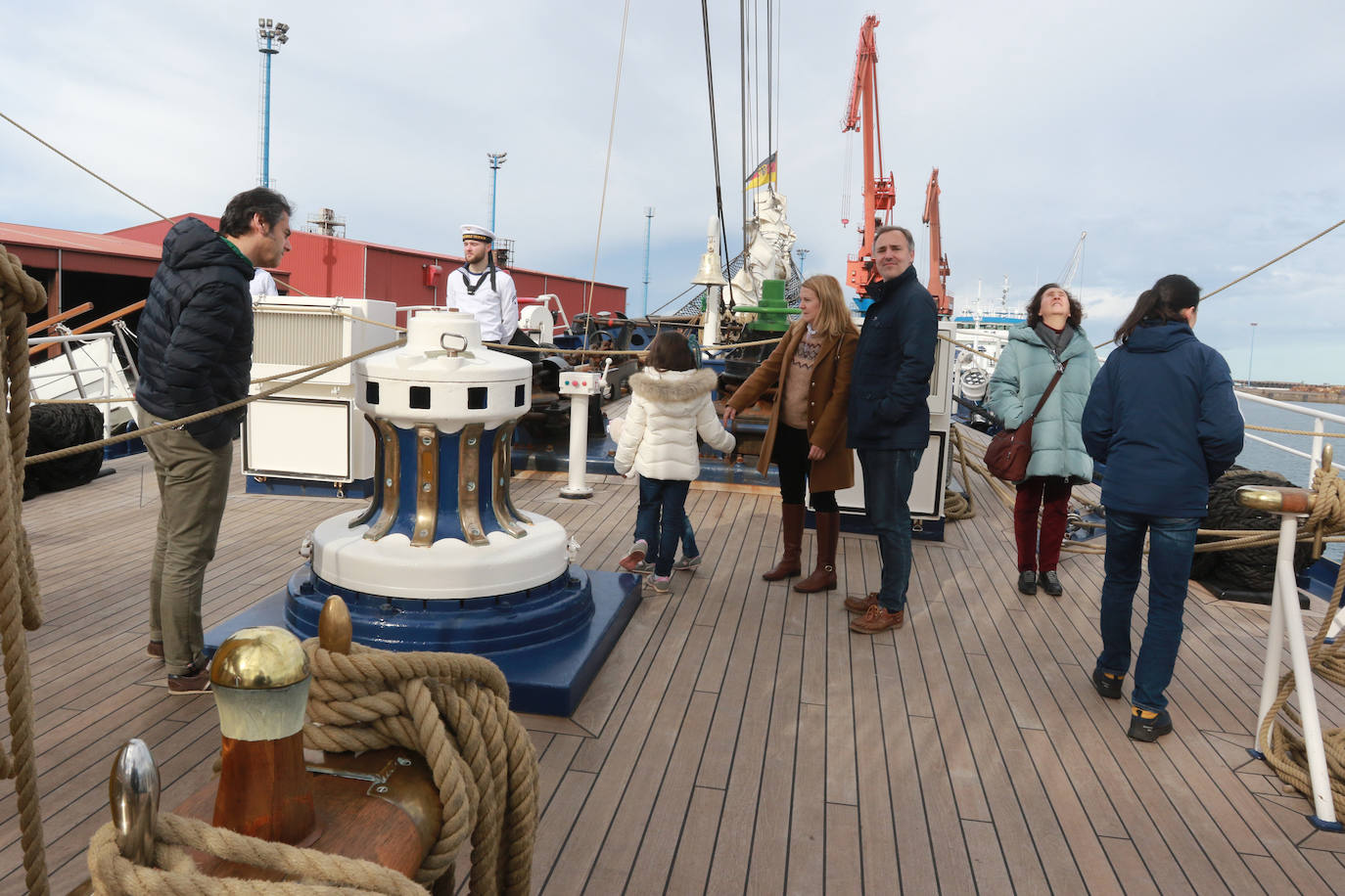 El &#039;Gorch Fock&#039; recibe a los visitantes