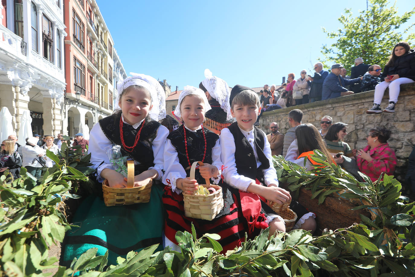 Todas las fotos del desfile de carrozas de las fiestas de El Bollo de Avilés