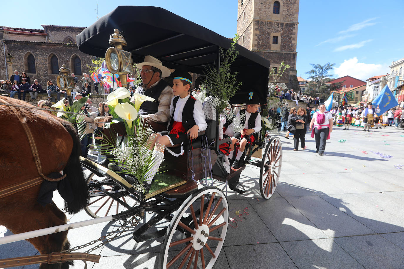 Todas las fotos del desfile de carrozas de las fiestas de El Bollo de Avilés