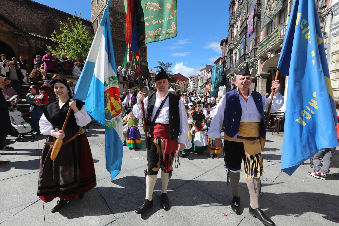 Todas las fotos del desfile de carrozas de las fiestas de El Bollo de Avilés