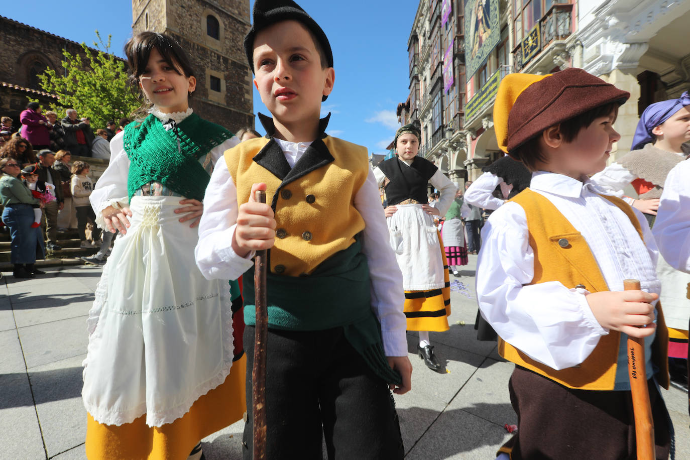 Todas las fotos del desfile de carrozas de las fiestas de El Bollo de Avilés