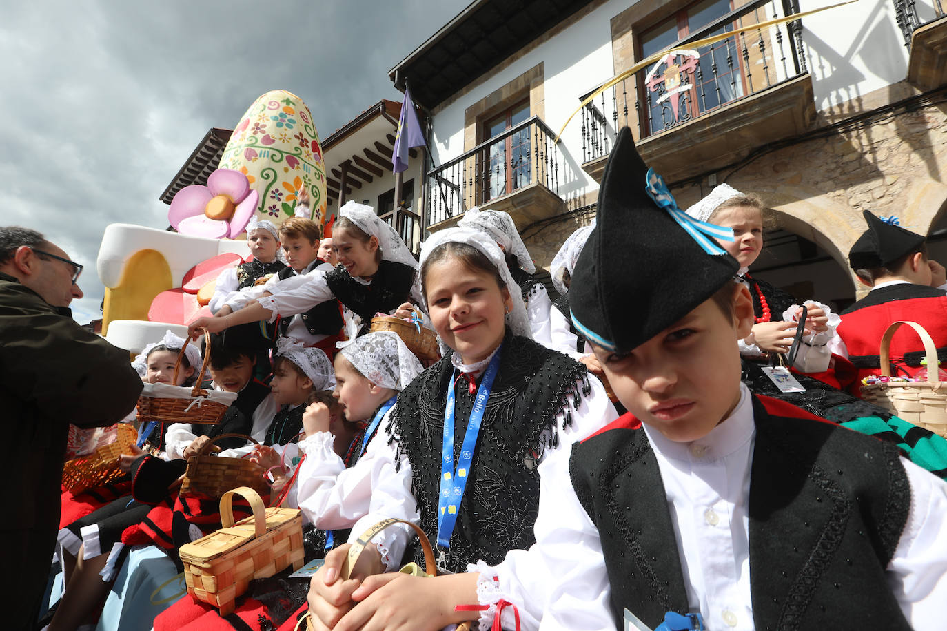 Todas las fotos del desfile de carrozas de las fiestas de El Bollo de Avilés