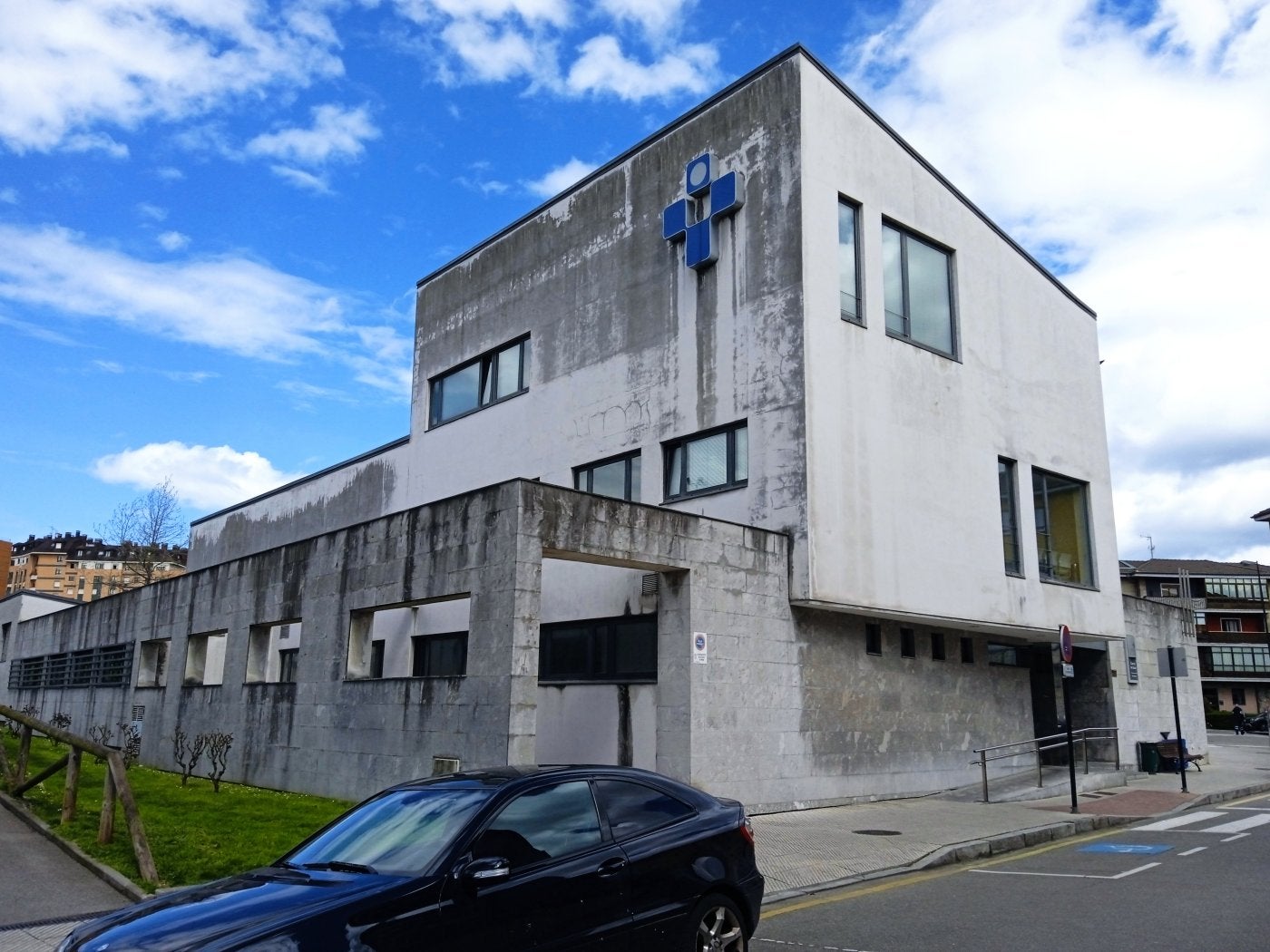 Exterior del centro de salud de Ventanielles.