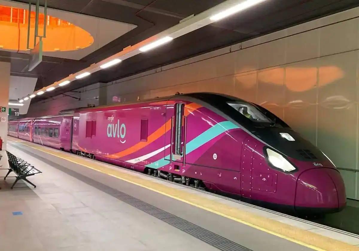 Talgo avanza que el lunes entrega el tren Avril y Barbón lo pone en duda: «En esto soy incrédulo»