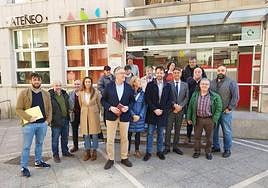 Queipo se ha reunido esta mañana con representantes vecinales de la zona oeste de Gijón para hablar sobre los cambios en el vial de Jove.