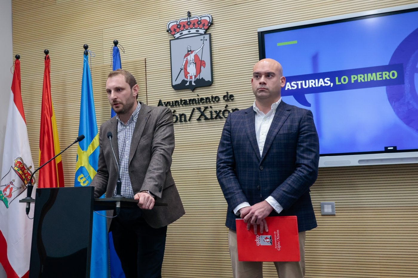 Adrián Pumares y Jesús Martínez Salvador en la presentación de las iniciativas de Foro sobre el vial.